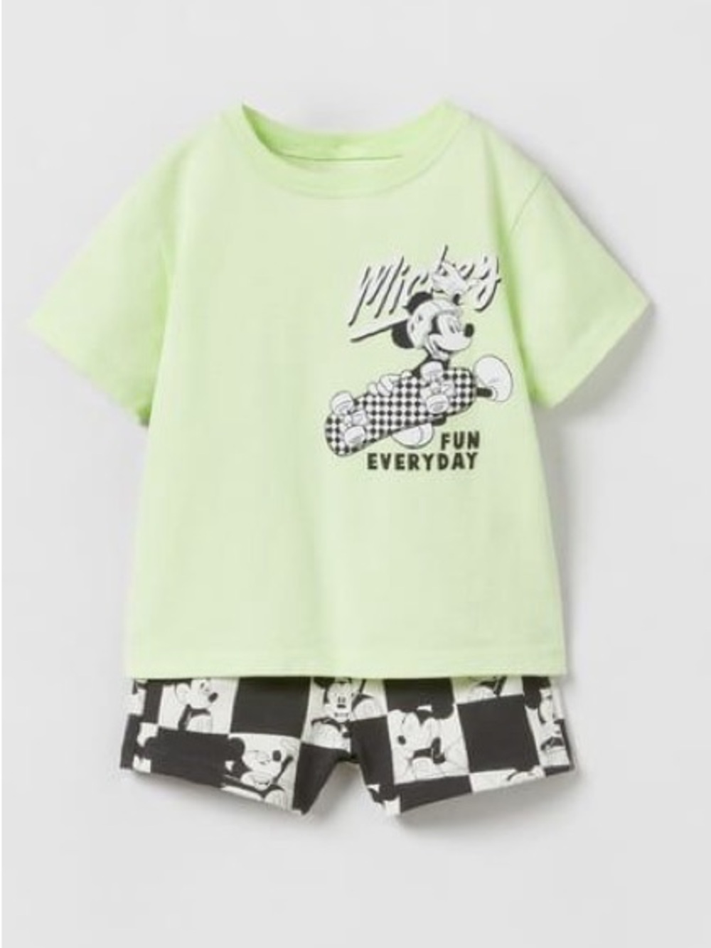 Zara Disney Light Green Mickey Graphic Tee Checkered Shorts set size 4-5T